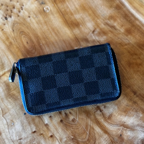 Louis Vuitton
2013 Damier Graphite Pattern Zippy Compact Wallet - Picture 3 of 14